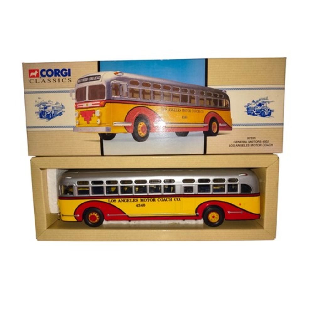 1995 Corgi Classics #97635 Genera Motors 4502 Los Angeles Motor Coach 1:50